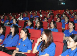 Đoàn Khối các cơ quan tổ chức cho đoàn viên thanh niên xem phim "Đào, phở và piano"